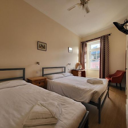 Royal Britannia Hotel อิลฟราคูมบ์ ภายนอก รูปภาพ