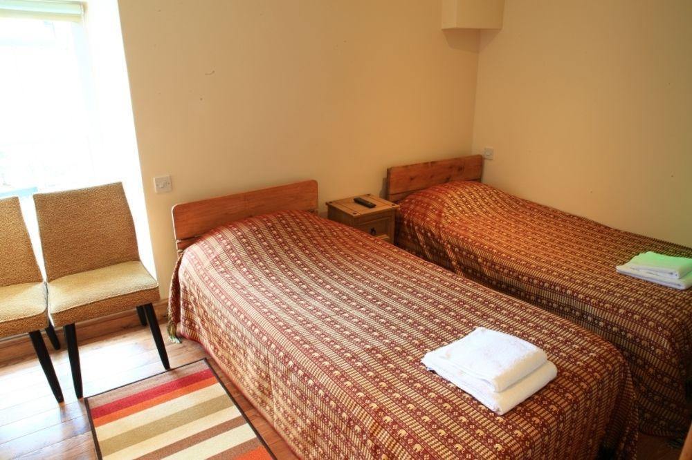 Royal Britannia Hotel อิลฟราคูมบ์ ภายนอก รูปภาพ